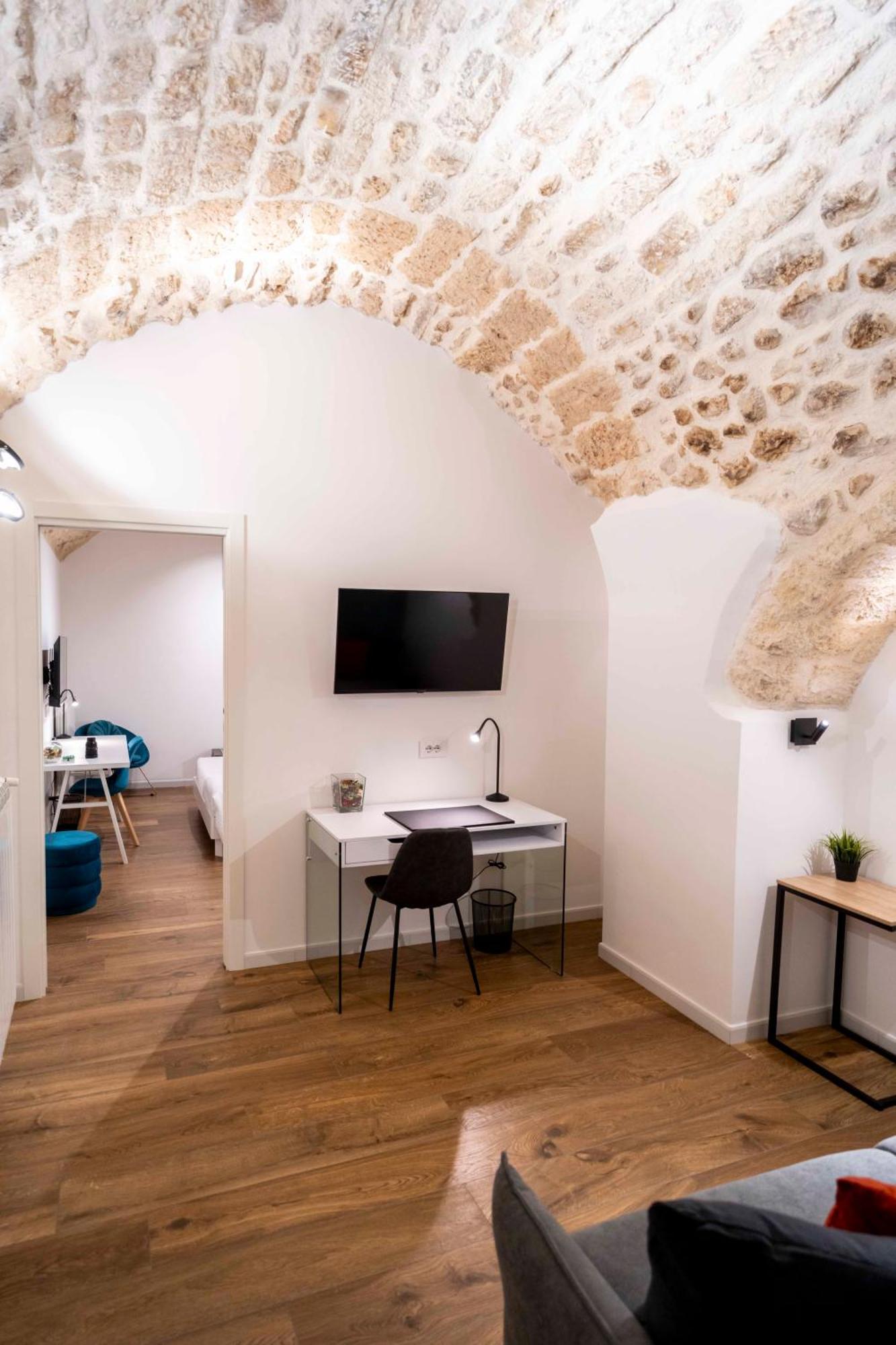 Castel Manfredi Apartments مانفريدونيا المظهر الخارجي الصورة