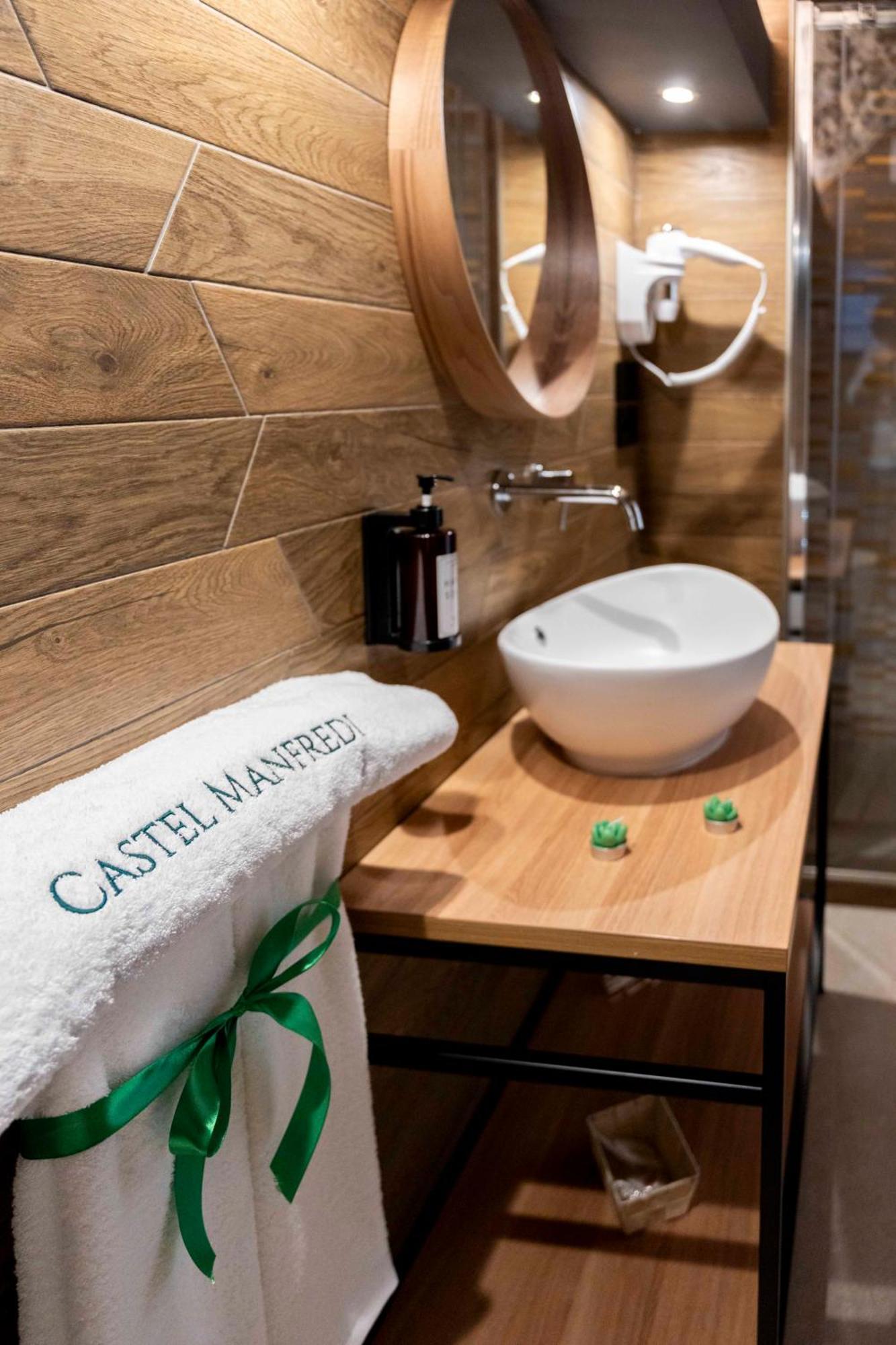 Castel Manfredi Apartments مانفريدونيا المظهر الخارجي الصورة