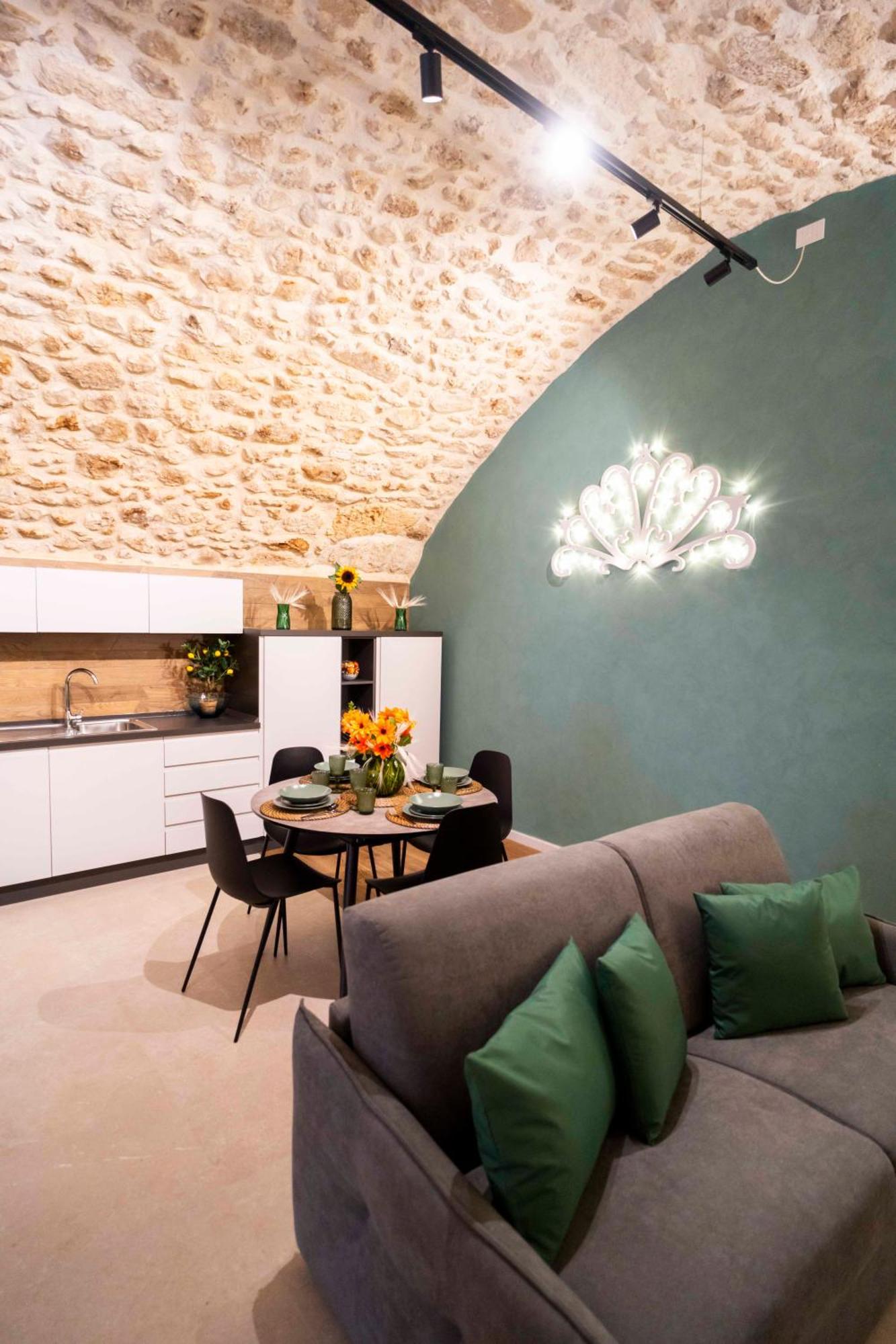 Castel Manfredi Apartments مانفريدونيا المظهر الخارجي الصورة